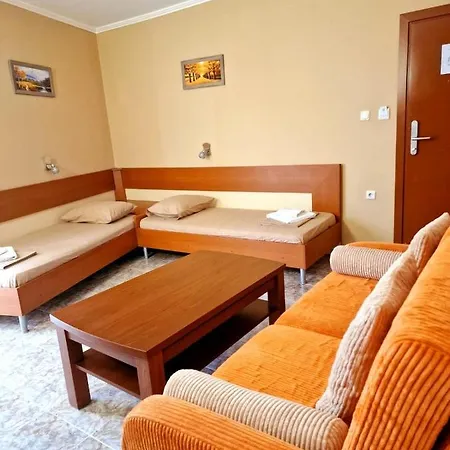 карел فندق *