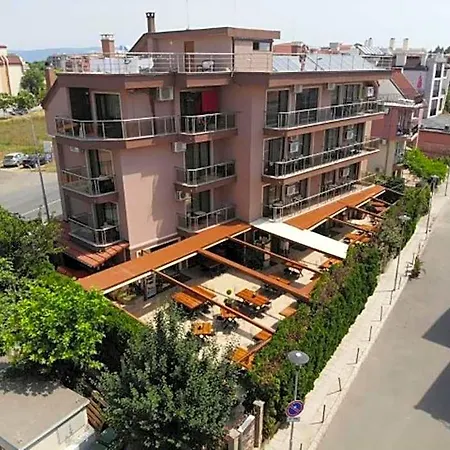 карел فندق