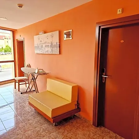 карел Hotell *